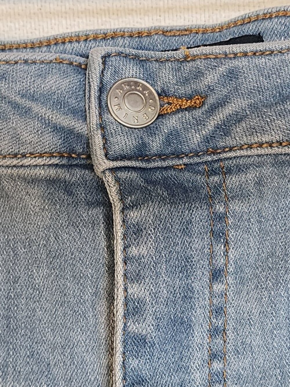 Akira Light Wash Distressed Cotton Poly Span Fringe Flare Bottom Jeans Sz 9 W28 - Picture 9 of 16